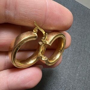 Elegant 14K Yellow Gold Hoop Earrings